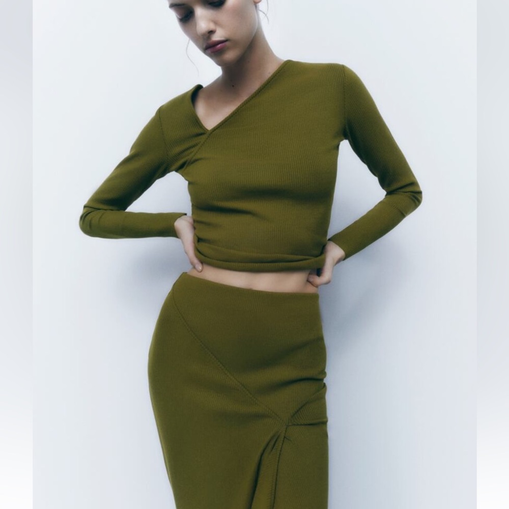 ZARA Ribbed Asymmetrical Green Top, Women’s Size Small